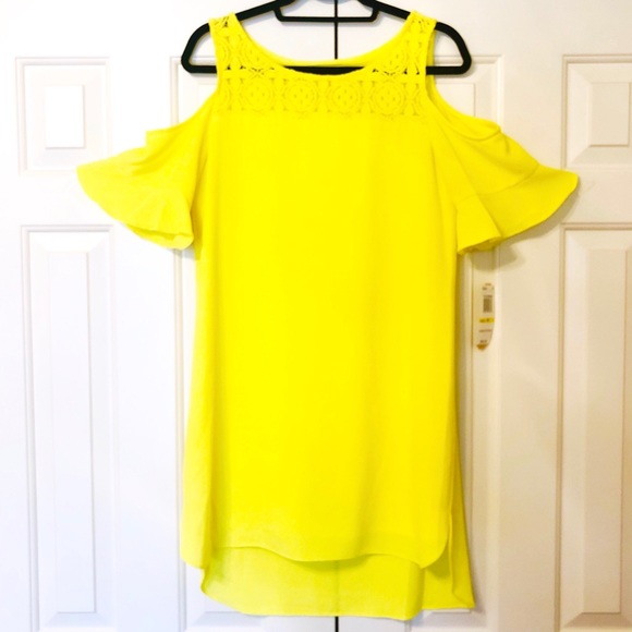 Gianni Bini Dresses & Skirts - NWT Gianni Bini Yellow Lace Cold Shoulder Dress